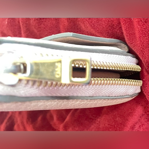 Chloe Long Wallet . Preowned condition.Authentic. - Picture 12 of 15